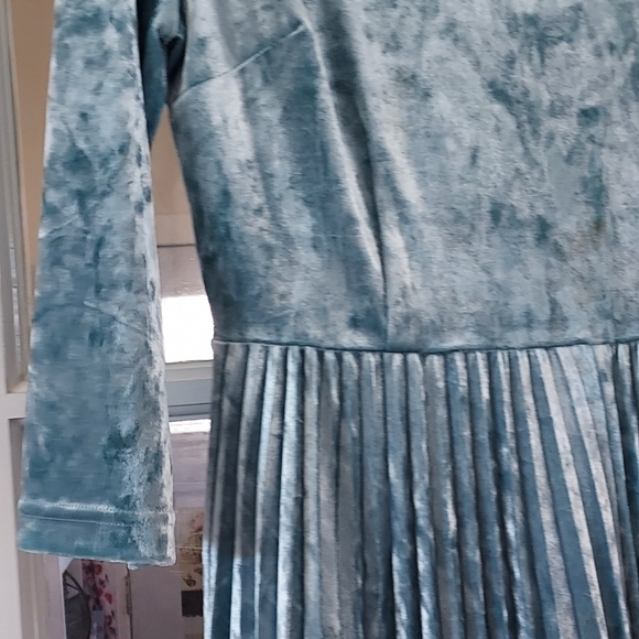 Blue Velvet Dress - Picture 2 of 6